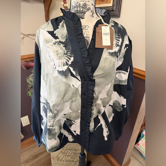 ✨NWT - Anthropologie Forever That Girl Printed Motif Ruffle Buttondown Blouse✨ - Picture 4 of 12